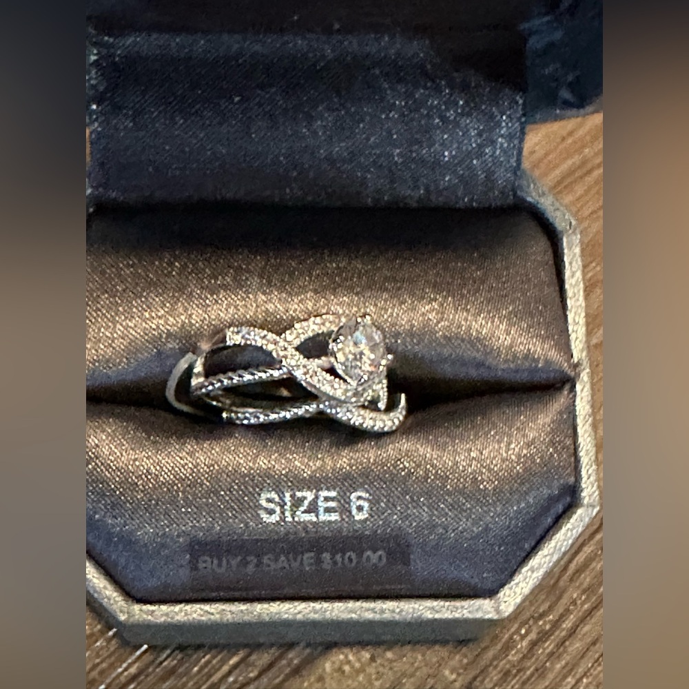 Cubic simonian ring size 6 from Dillards NWT